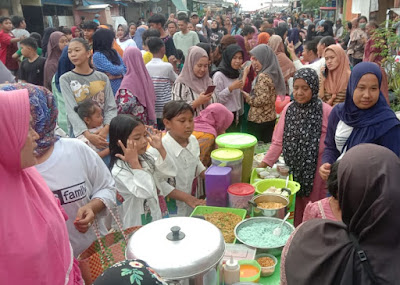 Festival Ketupat Mini, Tradisi Kearifan Lokal Kampung Nelayan Yang Menyediakan Kuliner Gratis 